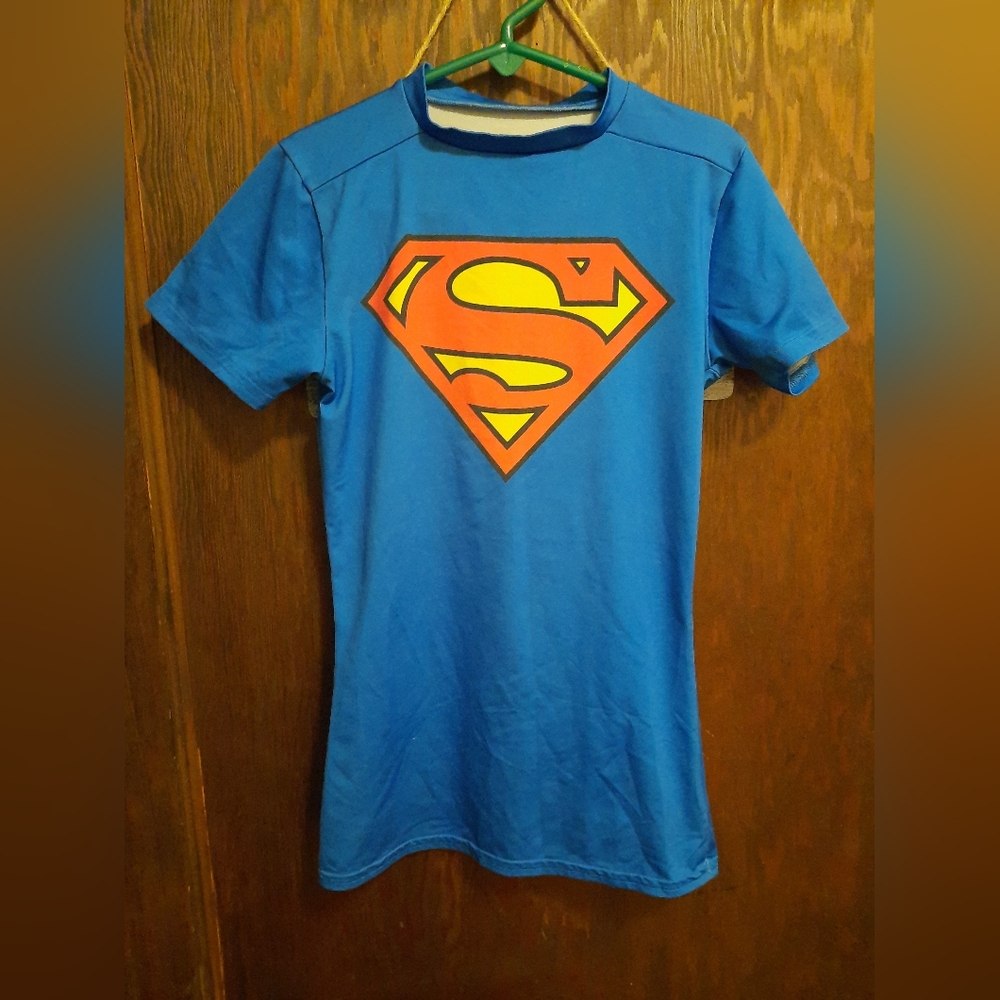 Under Armour Fitted Youth Superman Logo Shirt size YSM